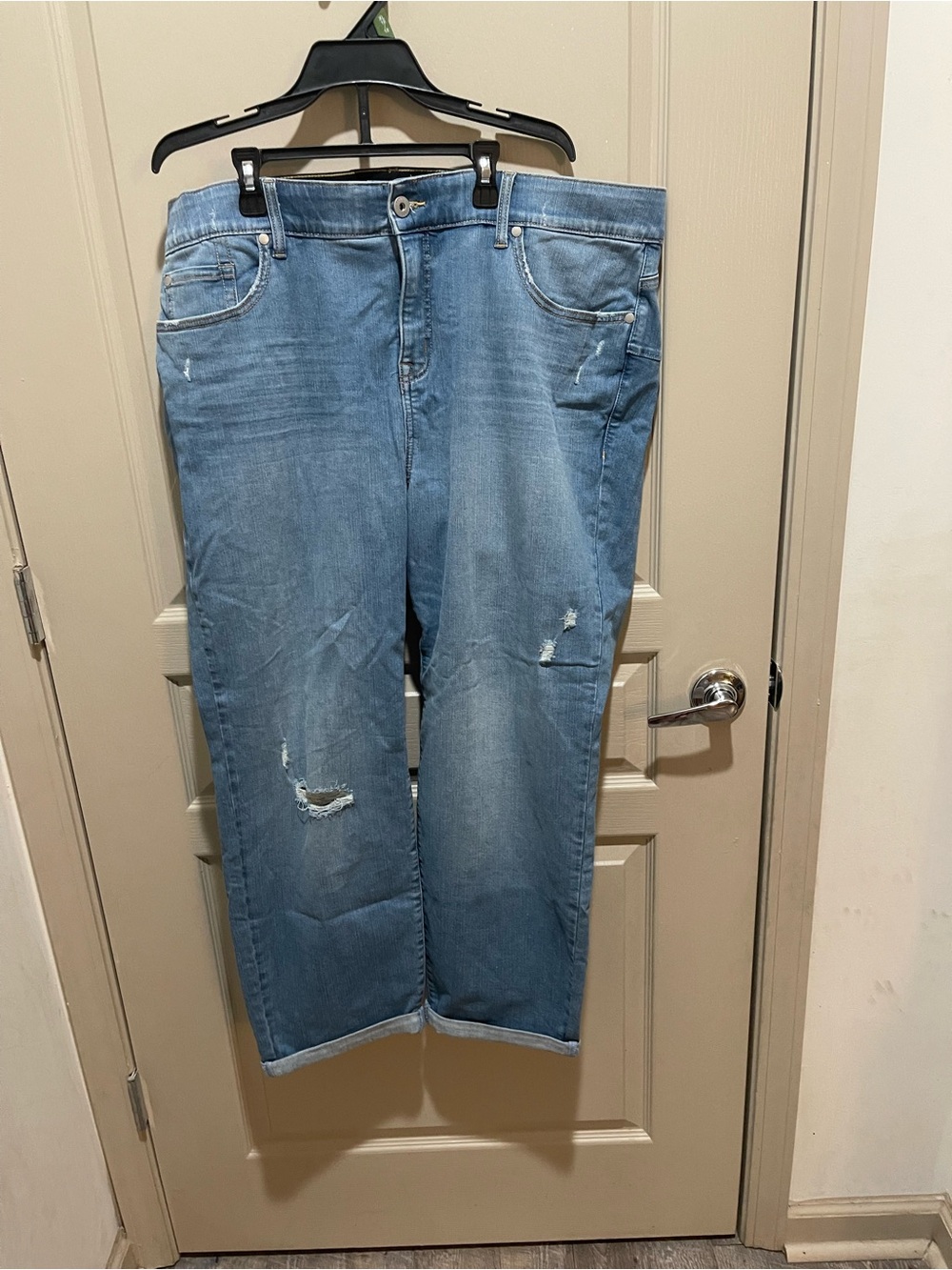 NWOT torrid Light Blue Straight Leg Distressed Jeans
